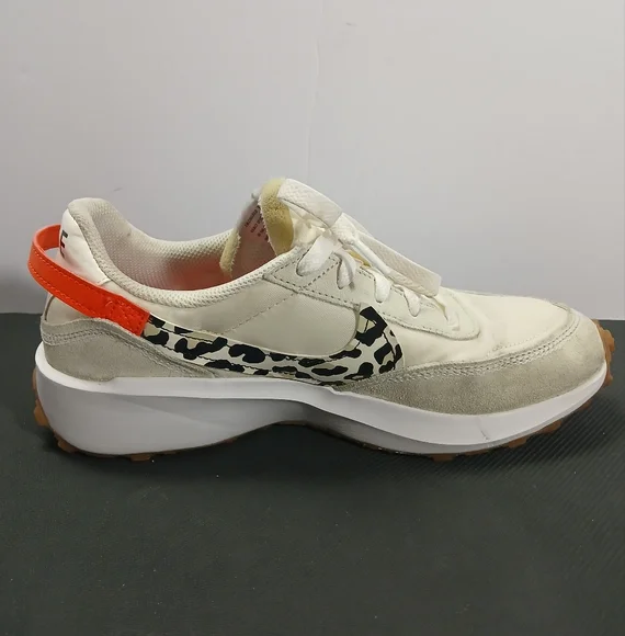 Nike Waffle Debut DZ5201-100 White Casual Shoes Sneakers Womens Size 8 - Picture 3 of 9